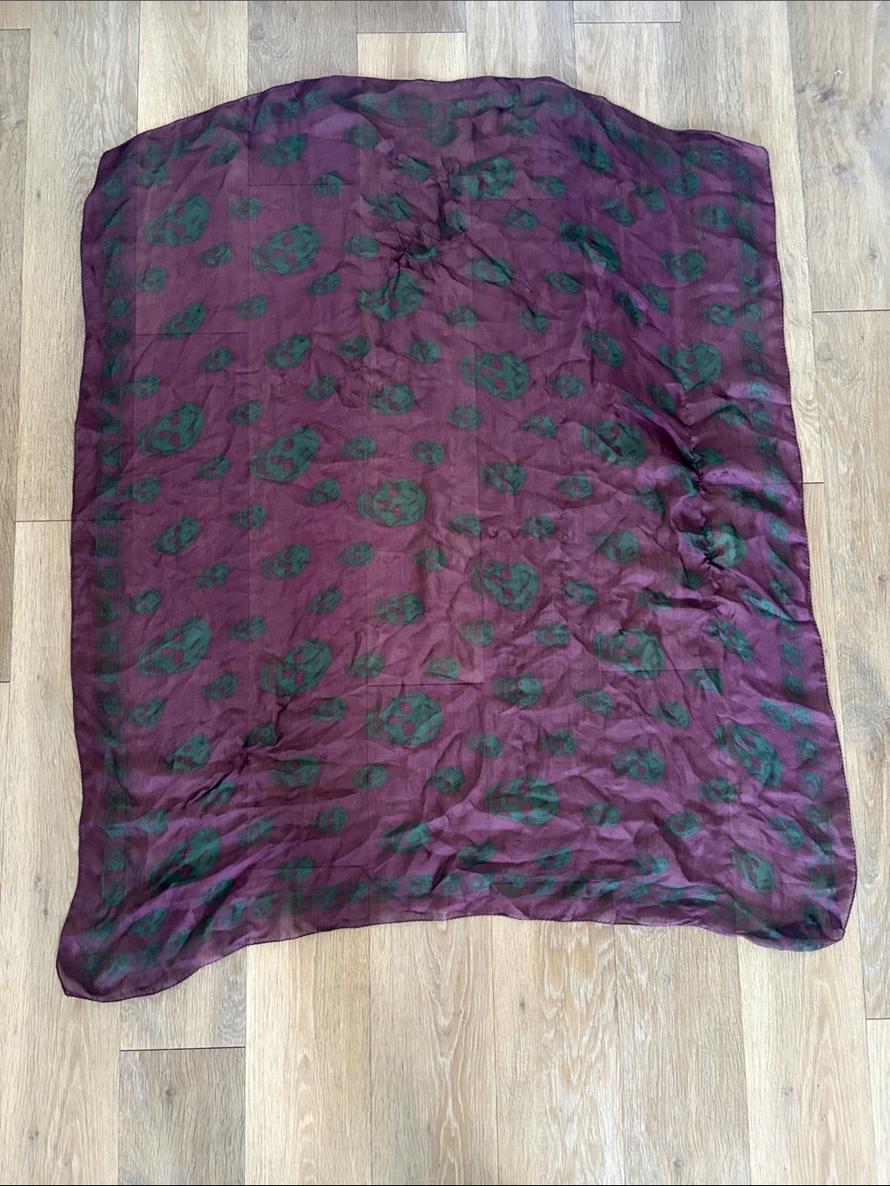 Alexander McQueen Burgundy Scarf with Deep Green Skull Print - Picture 3 of 5
